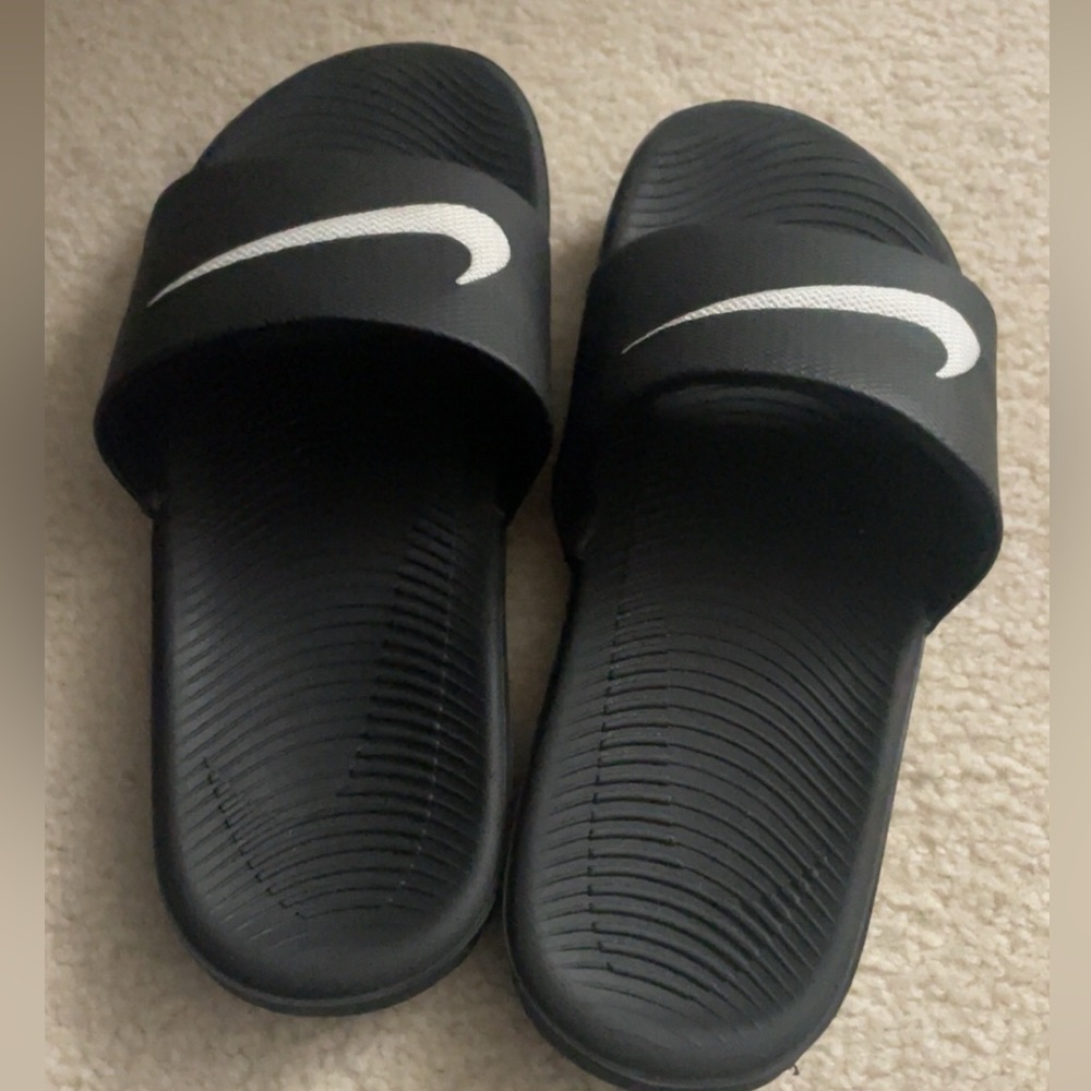 Nike Slides - Picture 2 of 4